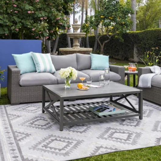 outdoor rug material