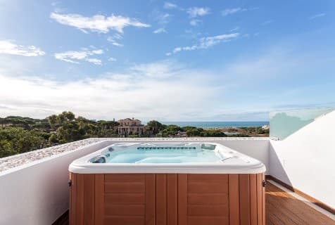 outdoor hot tub trend 2021