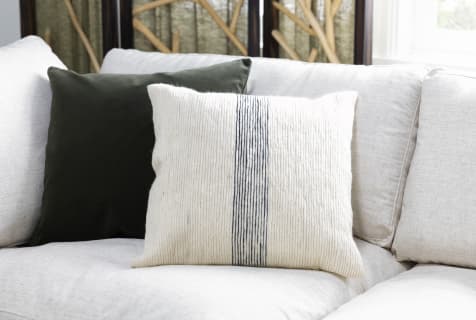 home staging tips accent pillows