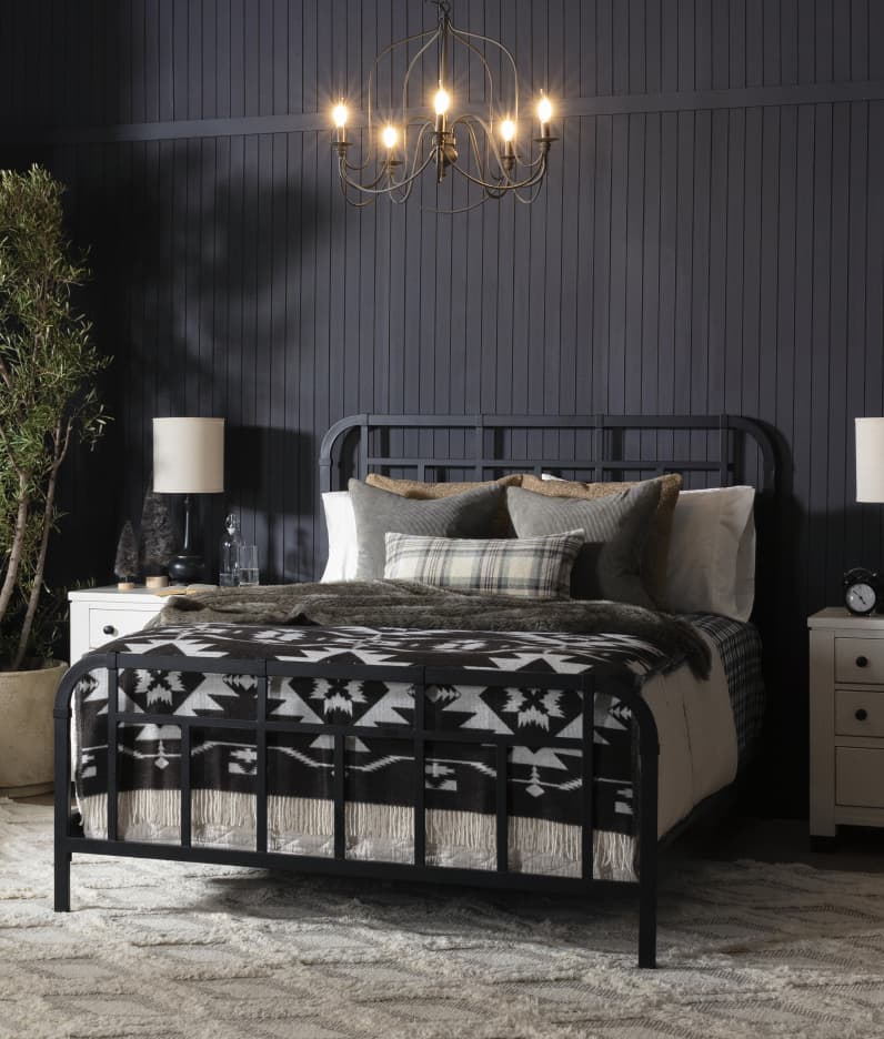 Black Metal Bed Frame Bedroom Ideas (5 Styling Tips)