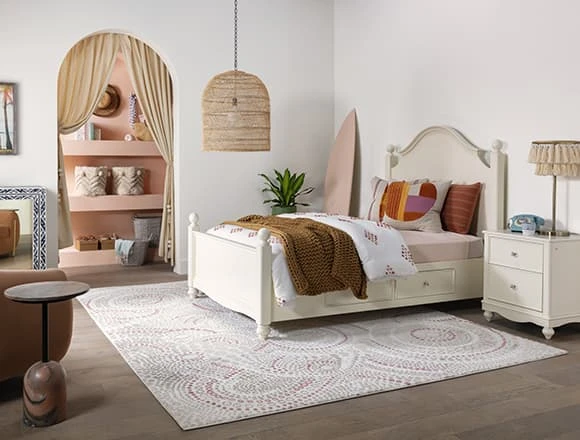 Boho Kids& Teens Bedroom With Madison White Full Poster Bed With 1 Side Storage