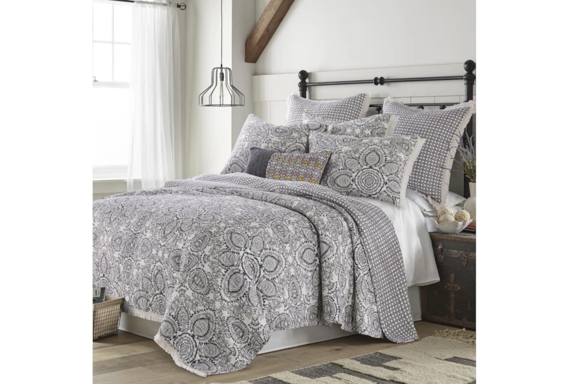 Twin Quilt-2 Piece Set Reversible Medallions To Diamonds With Fringe  - 360