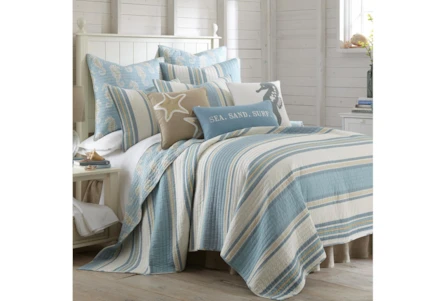 Twin Quilt-3 Piece Set Reversible Stripes To Sea Horse Print - Main